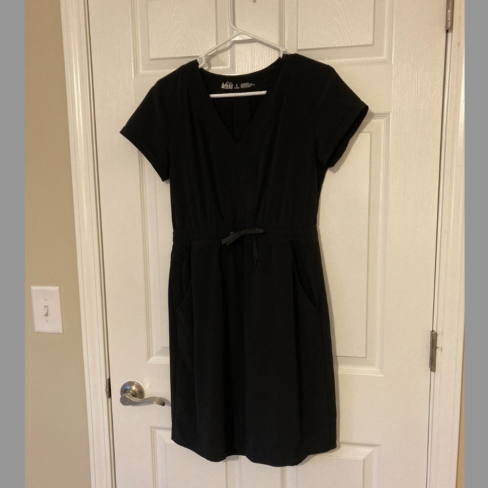 Black V-Neck REI Sports Dress (S)
